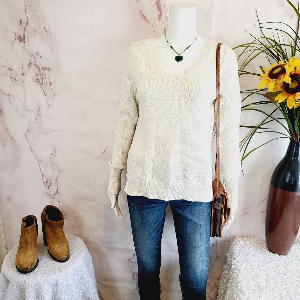 Hollister v neck cotton blend soft knit Spring sweater
